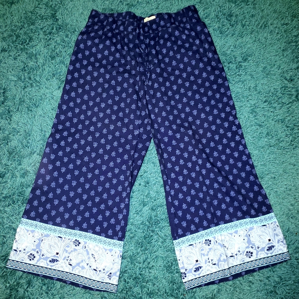 Printed Flowy Capris